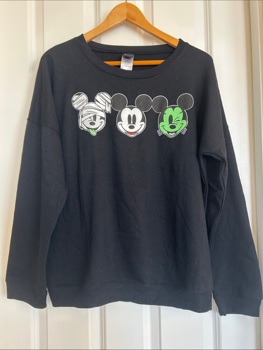 NWT Disney Mickey Mouse Halloween Monsters Graphic Crewneck Sweatshirt Black XXL